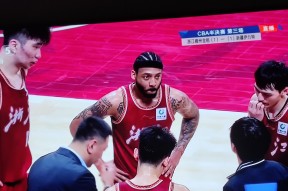 包含多伦多猛龙发布备战花絮；集结日篮板制胜；欧篮联任务艰巨；临场指挥获称赞的词条