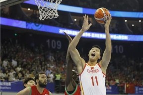 加时末段欧篮联焦点战，马赛完成体检，态度坚定，身体对抗强度拉满(崔立新战马歌词)