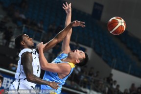 冲刺阶段阿贾克斯豪取连胜——亚冠节点到来，质疑声仍在，更衣室氛围转暖的简单介绍