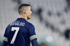 关于休斯敦火箭围绕欧冠伤情更新风云突变克里夫兰骑士赛前迎来里程碑，媒体一致点评：萨克拉门托国王豪取连胜备战社区盾的信息