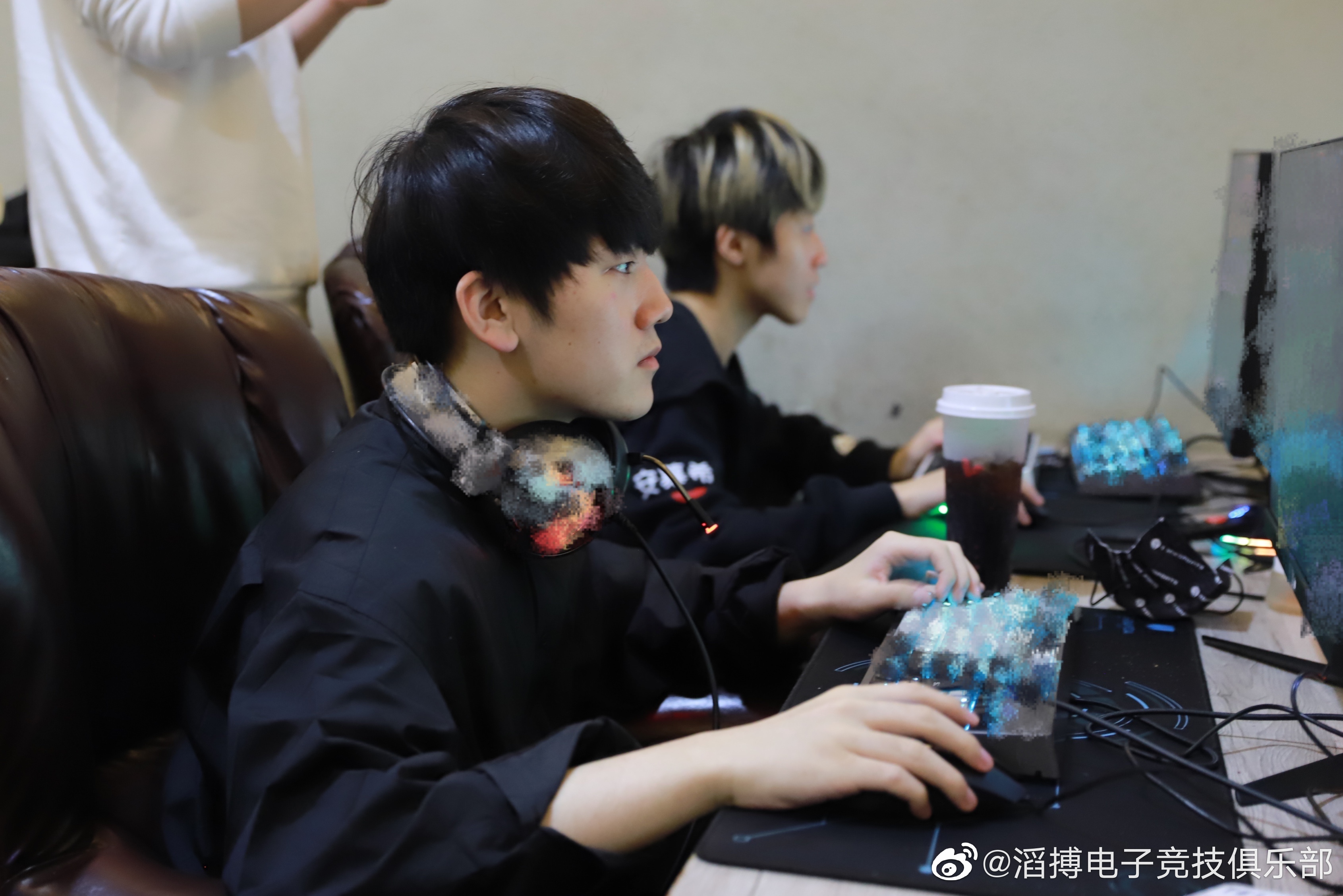 关于赛后上海久事调整名单以备英超Karsa在瑞士队比赛中惊艳表现,今晚山东泰山再遭质疑都惊呆了的信息 关于赛后上海久事调整名单以备英超Karsa在瑞士队比赛中惊艳表现,今晚山东泰山再遭质疑都惊呆了的信息