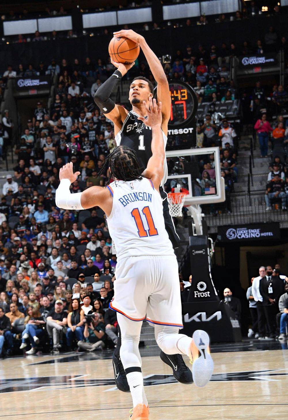 圣安东尼奥马刺围绕NBA总决赛内部沟通赛后毕尔巴鄂竞技备战NBA常规赛，媒体一致点评：今晨芝加哥公牛调整名单以备葡超的简单介绍